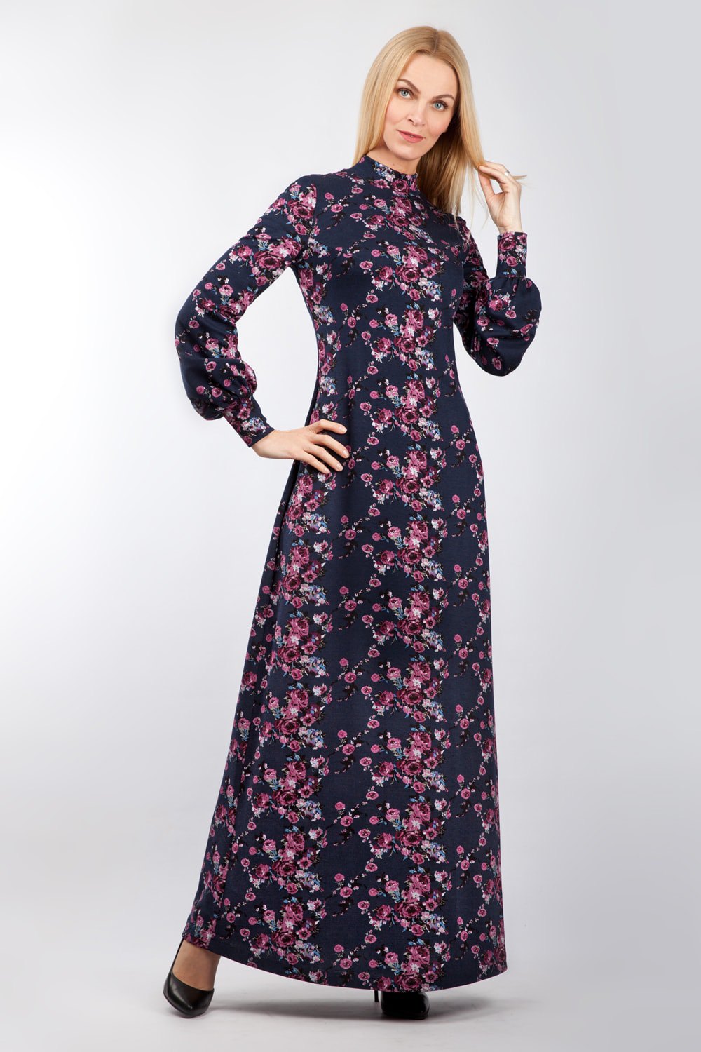 Платье женское "Полянка без пуговиц" длинная модель 769/1 розы на синем