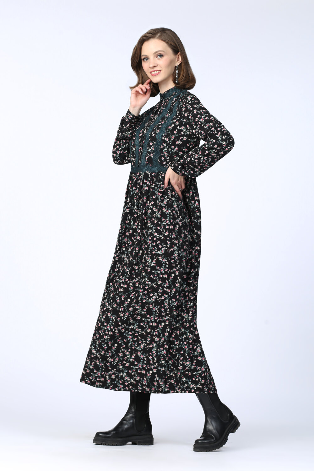 Платье женское "Катерина" модель 633/1 розочки на чёрном