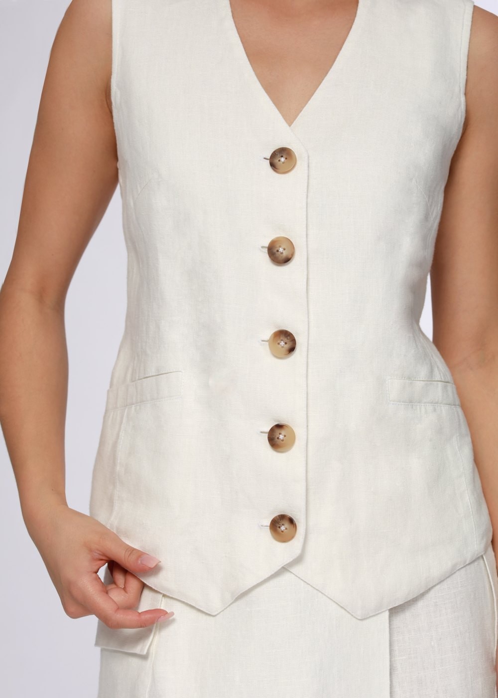 Жилет женский "Классический" льняной модель 805/2 цвет белый