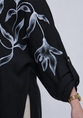 Блузка женская черная "Классика" роспись цветы модель 102р