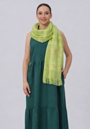 Шарф женский льняной "Полоска" с бахромой модель 925 зеленое яблоко